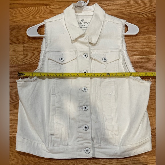 Vanity White Distressed Denim Vest NWT Size Large - Picture 9 of 12